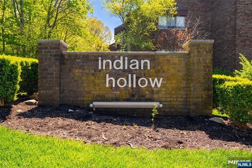 138 Indian Hollow Ct, Mahwah, NJ, 07430-2273 | Card Image