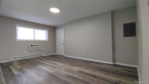 apt-a4-1670 E Woodward Heights Blvd, Hazel Park, MI, 48030-1635 | Card Image