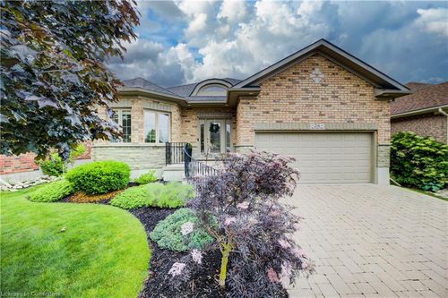 26 Orchard Way, Wilmot, ON, N3A4P7 | Card Image