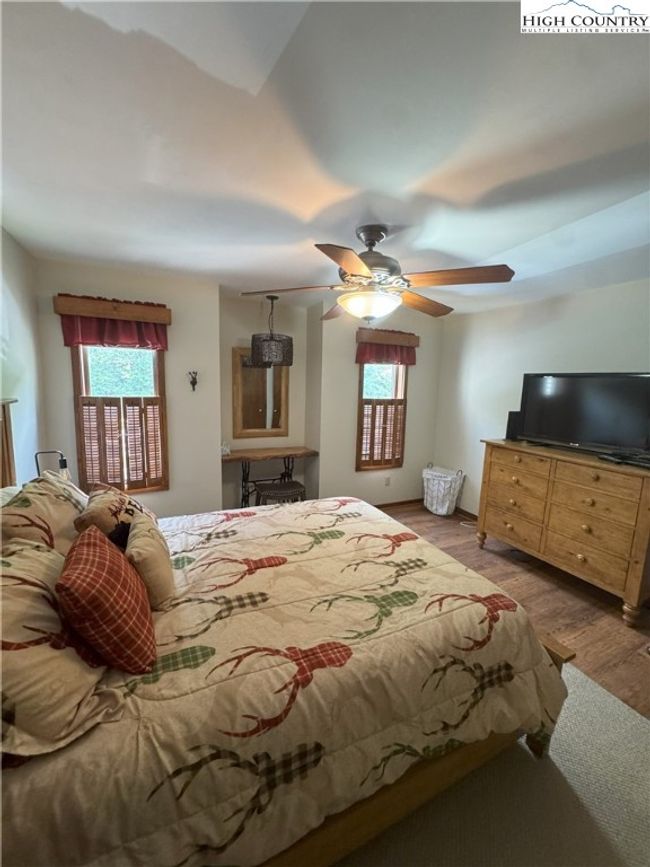 downstairs bedroom | Image 4