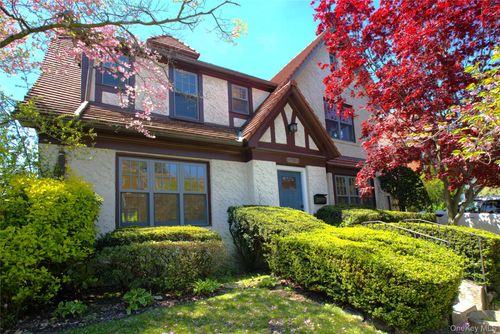 6956 Exeter St, Forest Hills, NY, 11375-5145 | Card Image