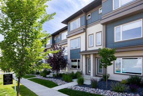 501 River Heights Dr, Cochrane, AB, T4C2L3 | Card Image