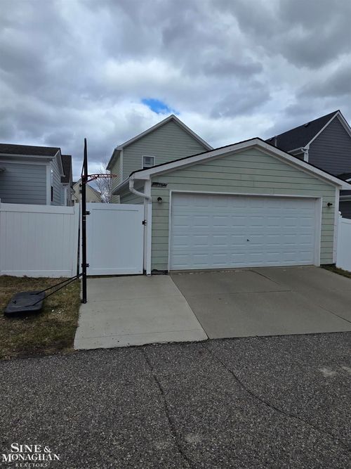 32176 Montclair St, New Haven, MI, 48048-1964 | Card Image