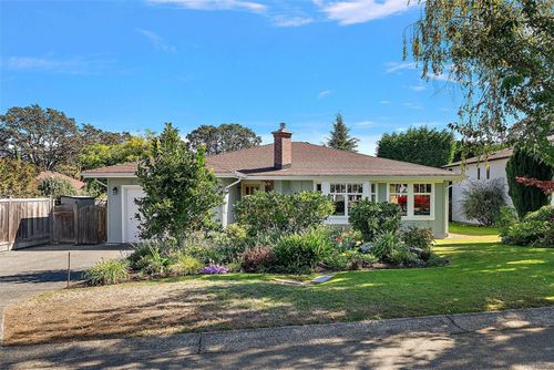 3995 Bel Nor Pl, Saanich, BC, V8N6B6 | Card Image