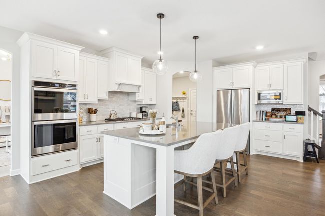 A chef's dream! And look at the size of the island! | Image 10