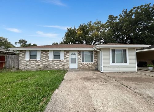 1805 Redwood Dr, Harvey, LA, 70058-3548 | Card Image