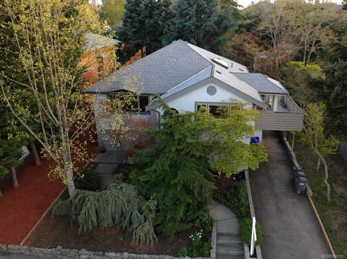 721 Snowdrop Ave, Victoria, BC, V8Z2N3 | Card Image