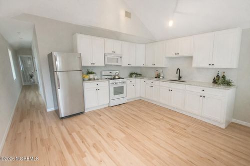 98 Raritan Ave, Keansburg, NJ, 07734-1269 | Card Image