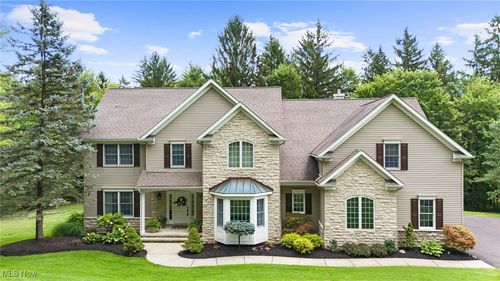 11215 Beechnut Ln, Chardon, OH, 44024-1496 | Card Image
