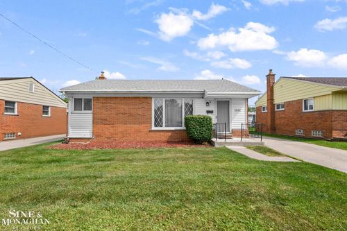 21313 Tanglewood St, Saint Clair Shores, MI, 48082-2247 | Card Image