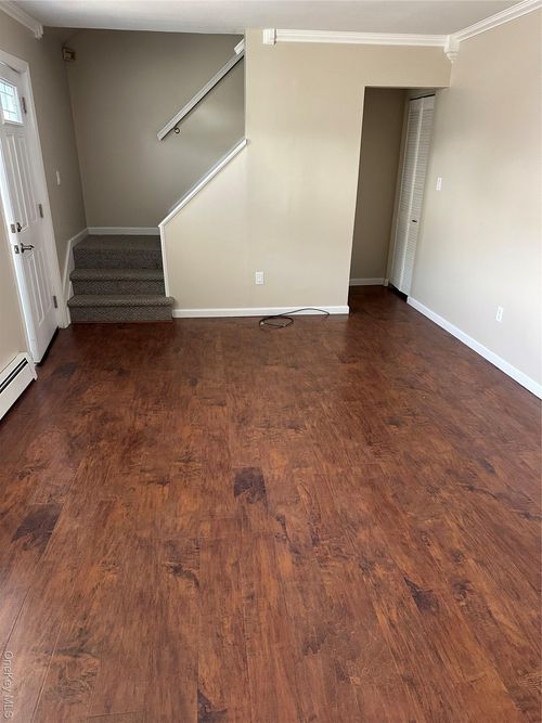 10 Shiloh Ct, Coram, NY, 11727-1642 | Card Image