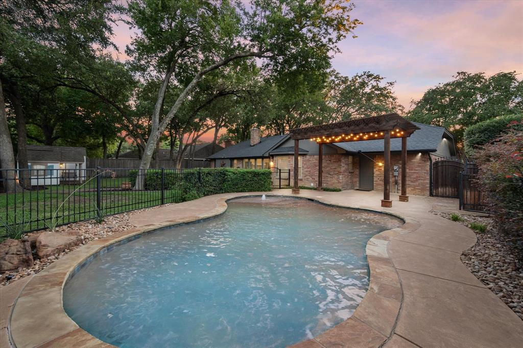 Greenbrook Dr, Arlington, TX 76016