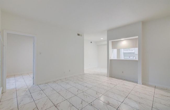 APT-3 - 1818 Augusta Dr, Townhouse with 2 bedrooms, 1 bathrooms and 1 parking in Houston TX | Image 4