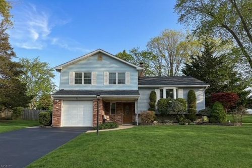 32 Brunswick Dr, Howell, NJ, 07731-1723 | Card Image