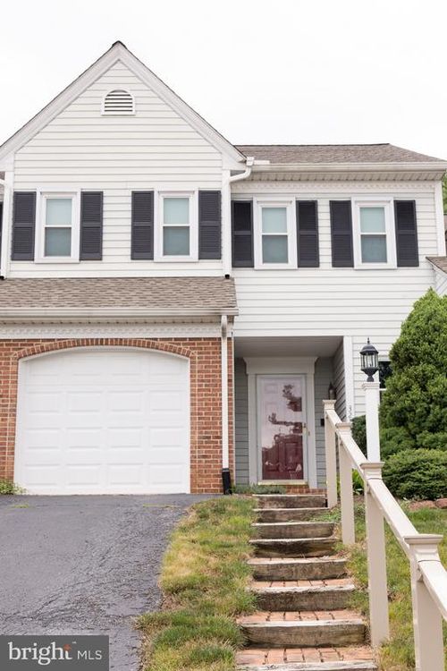 3213 Pinewyn Cir, LANCASTER, PA, 17601-1341 | Card Image