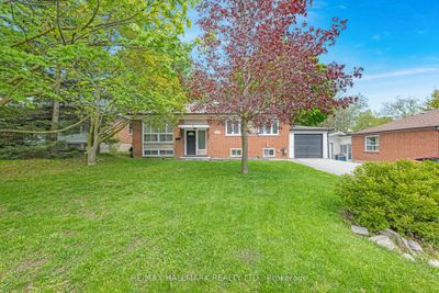 54 Monkswood Cres, House other with 3 bedrooms, 3 bathrooms and 5 parking in Newmarket ON | Image 2