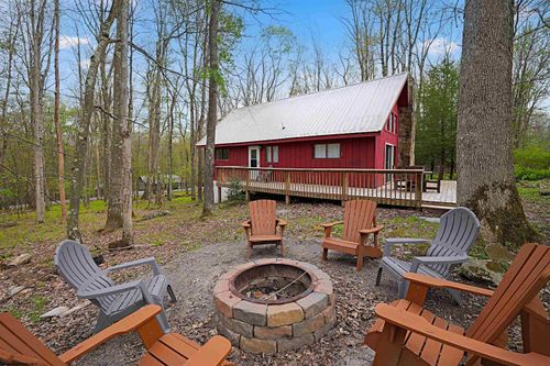 182 Redwood Dr, Terra Alta, WV, 26764-2748 | Card Image