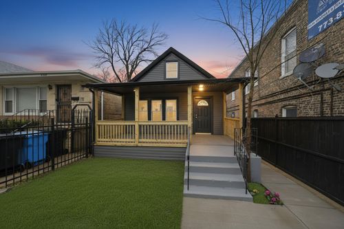 2226 W 51st St, Chicago, IL, 60609-4738 | Card Image