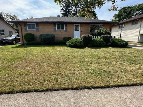 15012 Corridon Ave, Maple Heights, OH, 44137-3243 | Card Image
