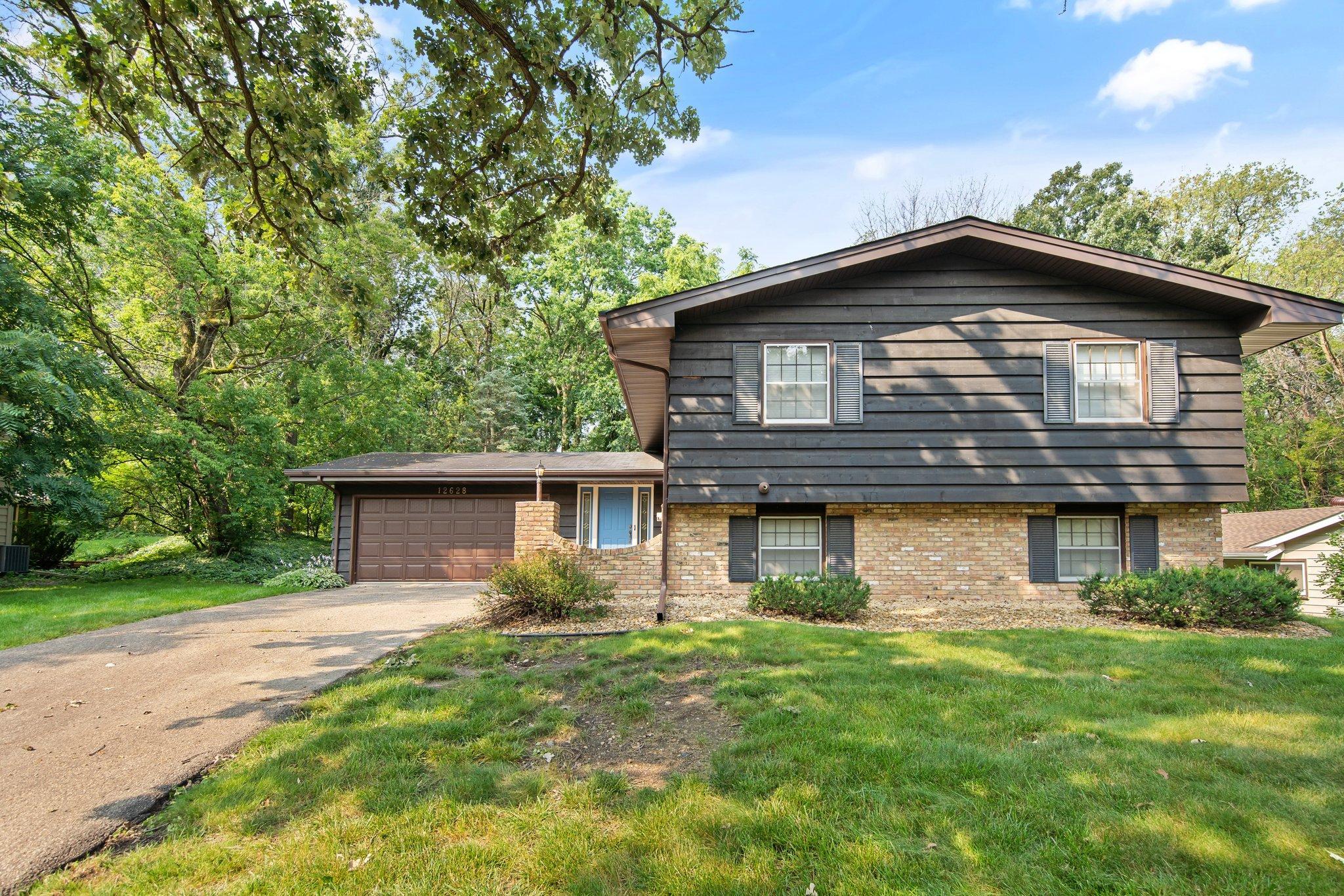 Parkwood Dr, Burnsville, MN 55337