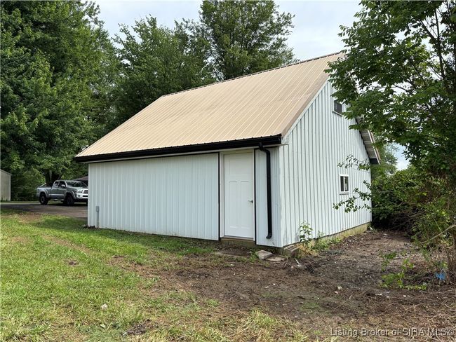 2318 Lake View Dr, Home with 4 bedrooms, 2 bathrooms and null parking in Austin IN | Image 8