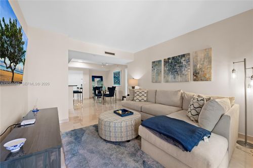 728n-7355 Sw 89th St, Miami, FL, 33156-7682 | Card Image