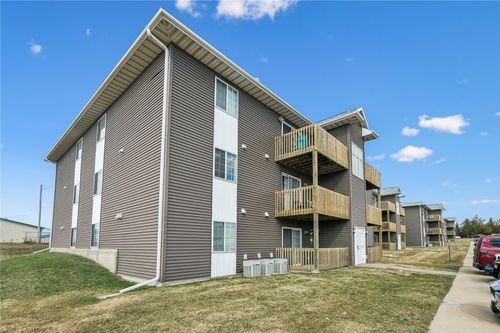 900-125 E Boyson Rd, Hiawatha, IA, 52233-1209 | Card Image