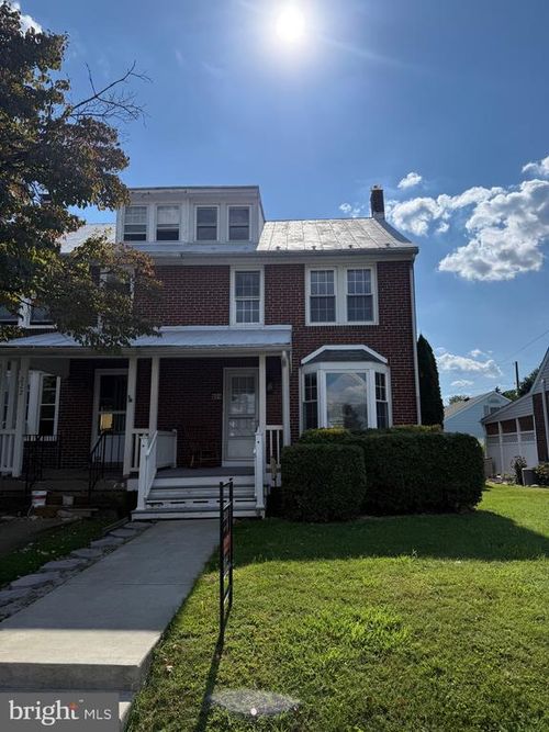 224 Pershing Blvd, READING, PA, 19607-1512 | Card Image