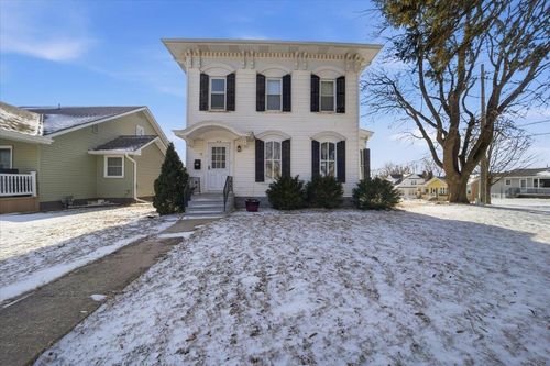 910 K Ave, Grundy Center, IA, 50638-1220 | Card Image