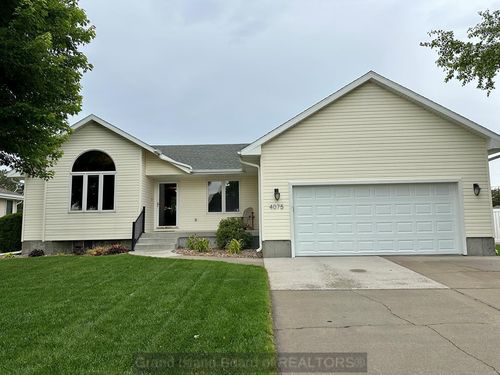 4075 Manchester Rd, Grand Island, NE, 68803 | Card Image