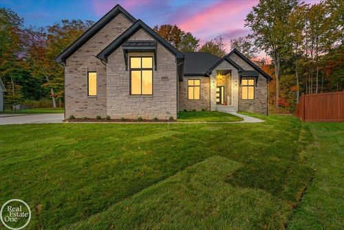 35071 Woodside Cir, Richmond, MI, 48062-1376 | Card Image