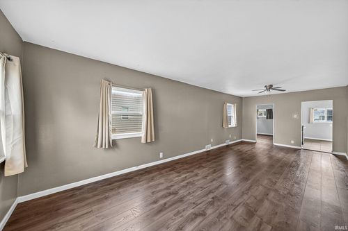 537 S 27th St, South Bend, IN, 46615-2209 | Card Image