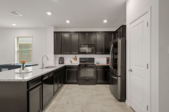 13712 Fallsprings Way, House other with 4 bedrooms, 3 bathrooms and 6 parking in Manor TX | Image 5