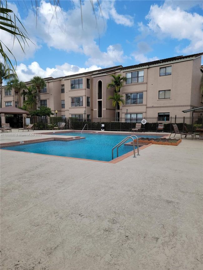 APT-4204 - 2846 S University Dr, Condo with 1 bedrooms, 1 bathrooms and null parking in Davie FL | Image 4