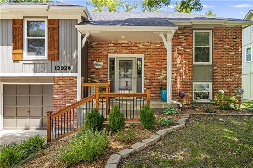 13924 S Summertree Ln, Olathe, KS, 66062-1914 | Card Image