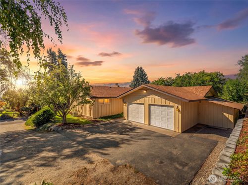 116 View Ridge Cir, Wenatchee, WA, 98801-9040 | Card Image