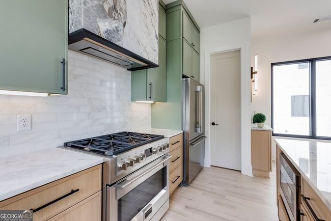 1954 8 Th St, Townhouse with 3 bedrooms, 4 bathrooms and 2 parking in Chamblee GA | Image 9