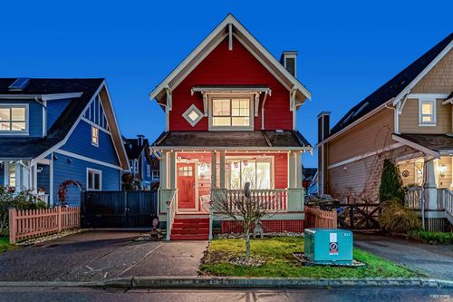 270 Holly Ave, New Westminster, BC, V3M0B3 | Card Image