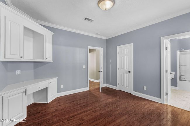 47-web-or-mls-211 Lake Terrace-52 | Image 40