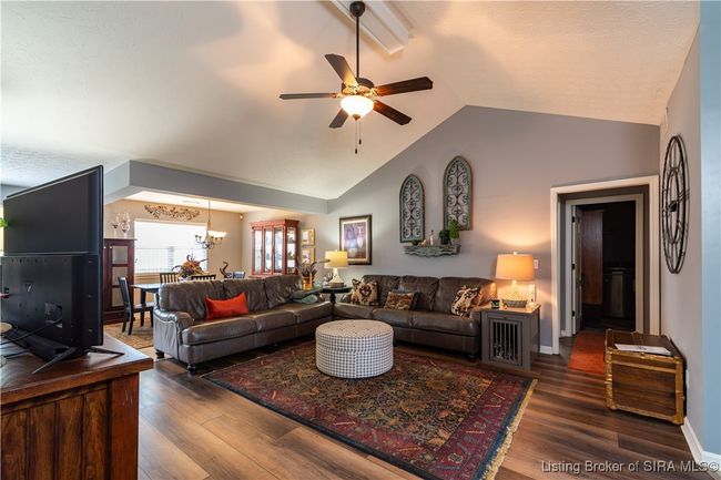 1721 Spring Gate Cir, Condo with 3 bedrooms, 2 bathrooms and null parking in Jeffersonville IN | Image 5