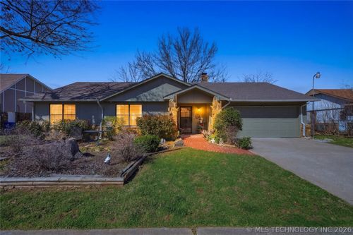 2708 E Dallas Street, Broken Arrow, OK, 74014 | Card Image