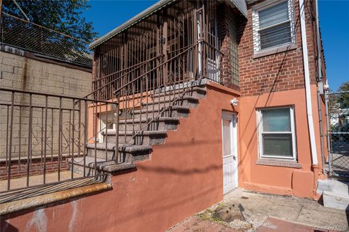 955 E 212th St, Bronx, NY, 10469-1109 | Card Image