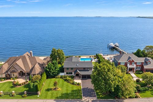 8 Shoal Dr, West Islip, NY, 11795-5135 | Card Image
