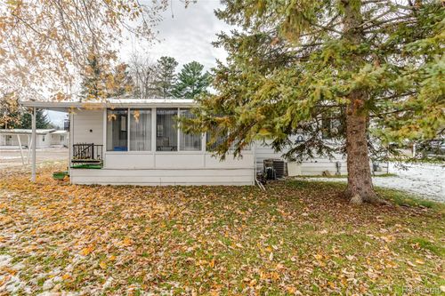 3333 Ravenswood Rd, Marysville, MI, 48040-1161 | Card Image