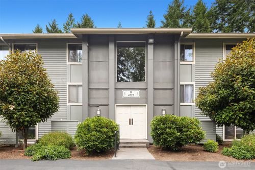 apt-b106-4727 W Lake Sammamish Pkwy Se, Issaquah, WA, 98027-9333 | Card Image