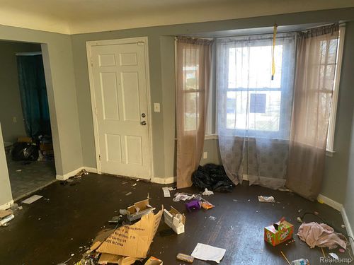 16062 Carlisle St, Detroit, MI, 48205-1408 | Card Image