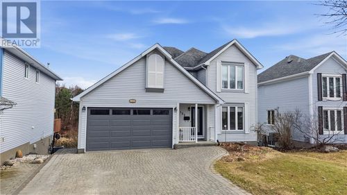 122 Pond Hollow Dr, Sudbury, ON, P3E6C1 | Card Image