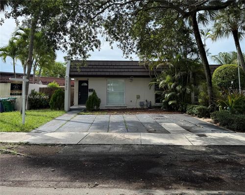 7420 Big Cypress Dr, Miami Lakes, FL, 33014-2557 | Card Image