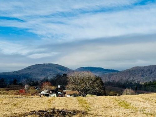 511 Laughter Rd, Hendersonville, NC, 28792-4602 | Card Image