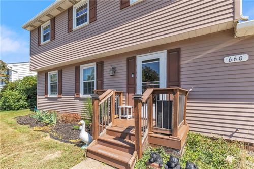 660 Surfside Dr, Pittsburgh, PA, 15239-2667 | Card Image